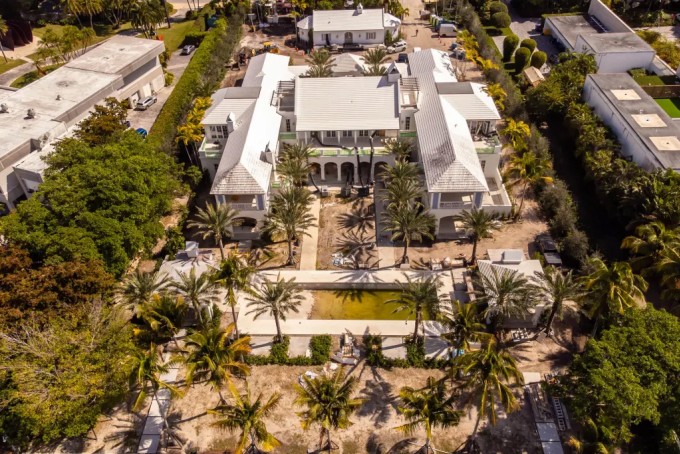 Biệt thự mới của nhà ông chủ Facebook vẫn chưa hoàn thiện. Ảnh: NY Post