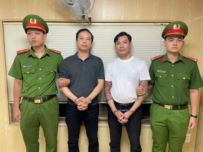 Mã Thanh và Ngô Duy Đông tại cơ quan công an.