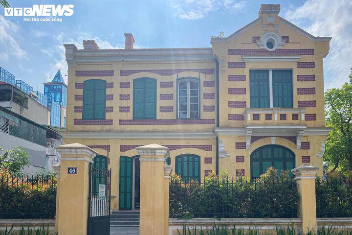 Căn biệt thự Pháp cổ tại 49 phố Trần Hưng Đạo-46 phố Hàng Bài sau khi trùng tu cải tạo. (Ảnh: Minh Đức)