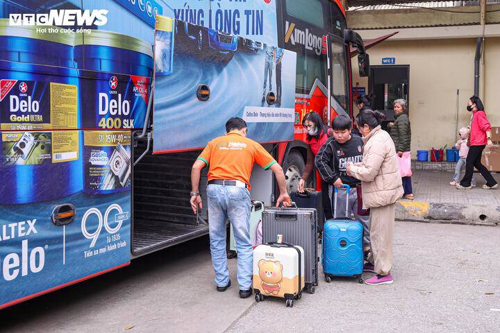 Việc mua vé khá thuận lợi, hầu như không xảy ra tình trạng xếp hàng chờ đợi như những năm trước.