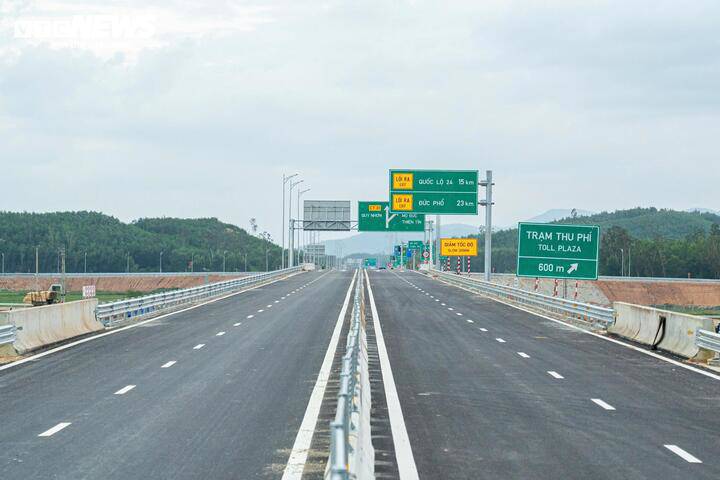 Tạm dừng thông xe cao tốc Quảng Ngãi - Hoài Nhơn trong dịp Tết.