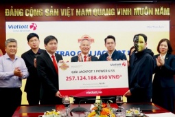 Bà chủ điểm bán vé Vietlott trúng hơn 257 tỷ đồng: Nhiều người tới “xin vía”