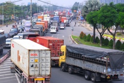 Đường từ TPHCM về các tỉnh miền Tây ùn tắc từ sáng đến trưa 25 tháng Chạp