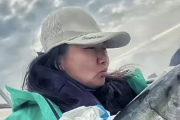 Nữ giám đốc bỏ việc, ra đảo hoang nuôi cá