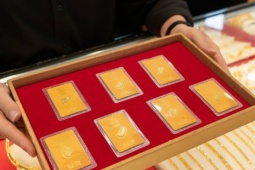 Sáng 12-2, giá vàng miếng SJC trên thị trường tự do thấp hơn trong ngân hàng, công ty vàng