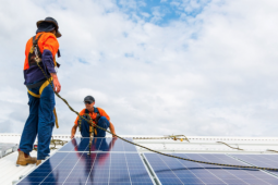 Nhà máy điện lớn nhất nằm trên mái nhà của hơn 4,3 triệu hộ gia đình