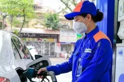 Giá xăng dầu tăng mạnh trước kỳ nghỉ Tết
