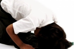 Vợ quỳ xin tha thứ vì lỡ phát sinh quan hệ không an toàn với người yêu cũ trước ngày cưới