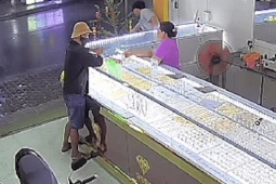 Hàng chục cảnh sát truy vết kẻ cướp vàng trên tay chủ tiệm