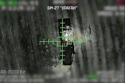 Hình ảnh UAV Ukraine thả bom thiêu rụi pháo phản lực phóng loạt của Nga