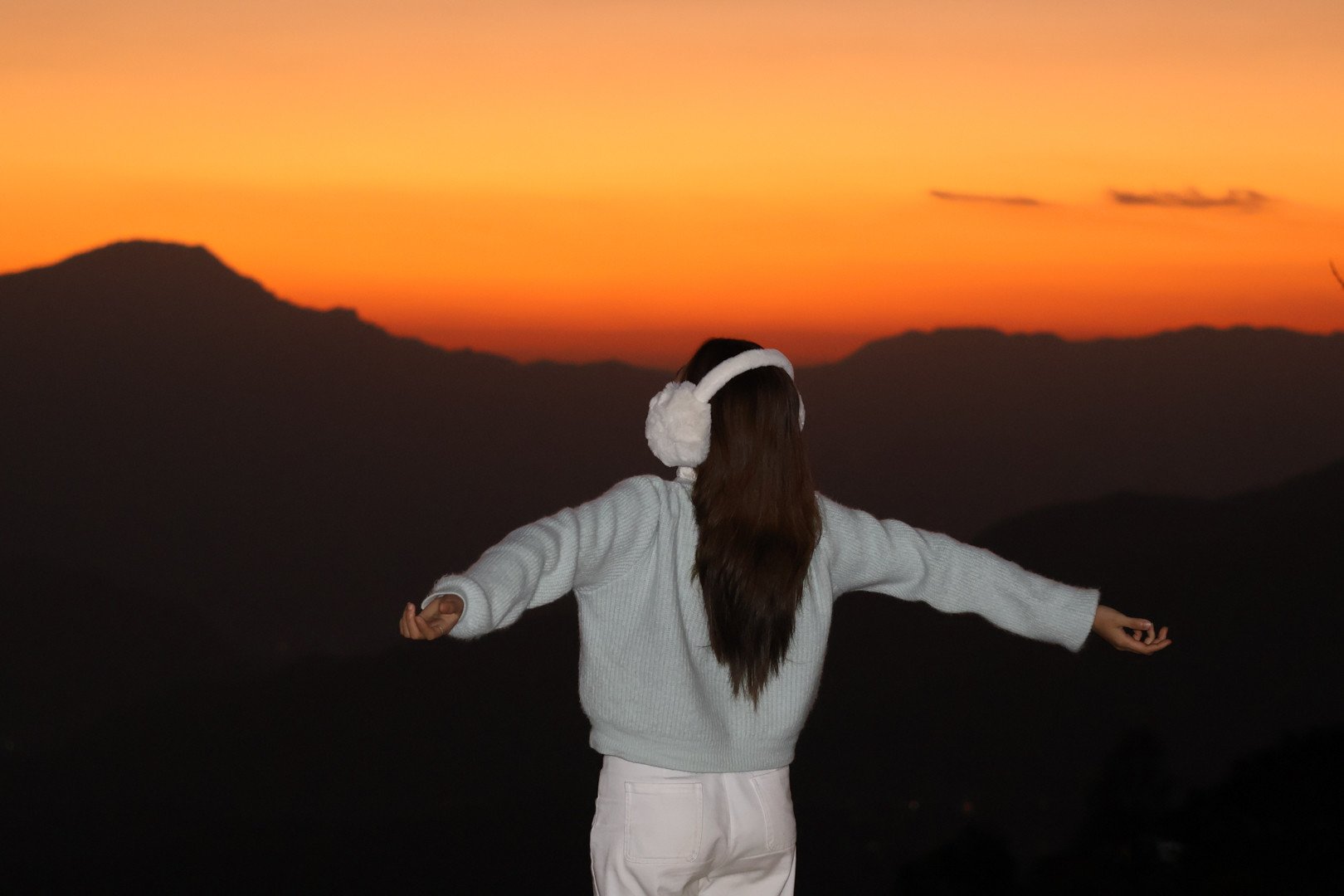 Cảnh hoàng hôn nên thơ, tĩnh lặng tại Sì Thâu Chải khiến nữ du khách mê đắm. Ảnh: Lê Thu Thảo