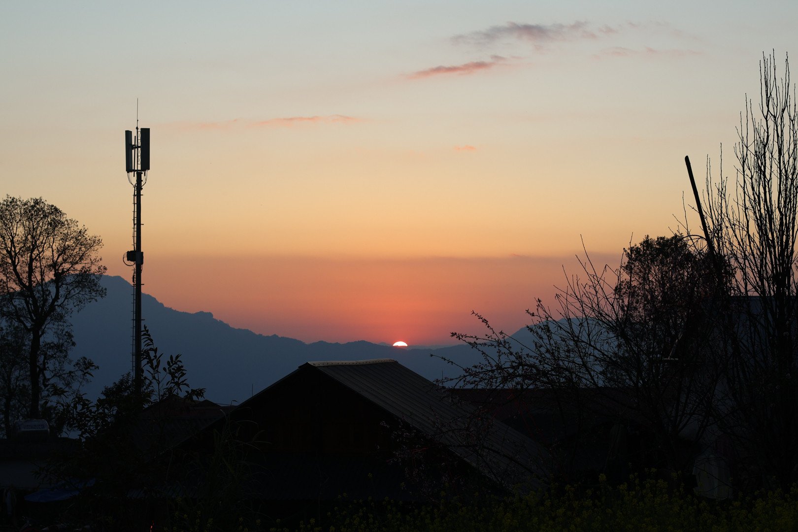 Cảnh hoàng hôn nên thơ, tĩnh lặng tại Sì Thâu Chải khiến nữ du khách mê đắm. Ảnh: Lê Thu Thảo