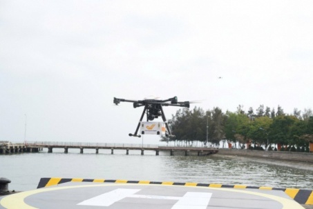 Lần đầu tiên triển khai UAV giao hàng vượt biển ở TPHCM