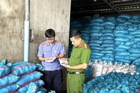 Nữ giám đốc gần 70 tuổi bán 1.700 tấn muối i-ốt giả trong một năm