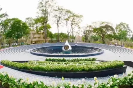 Tận thấy tượng đài Giọt Nước trong Công viên tưởng niệm nạn nhân COVID-19