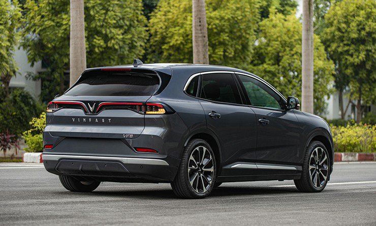 Kích thước dài x rộng x cao của xe lần lượt là 4.750x1.900x1.660 (mm), chiều dài cơ sở đạt 2.950 mm.