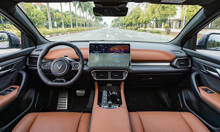 Không gian nội thất VinFast VF 8 thiết kế theo phong cách tối giản.