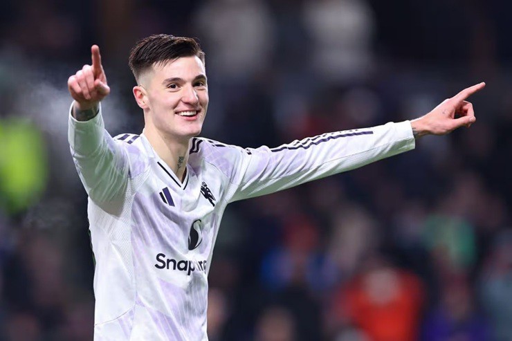 Sesko có màn trình diễn hay nhất cho MU trước Burnley dưới thời HLV tạm quyền Fletcher