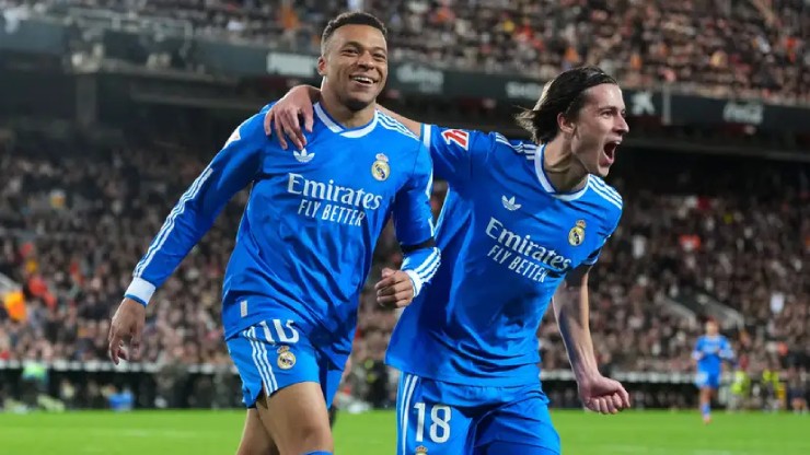 Mbappe gặp vấn đề về đầu gối