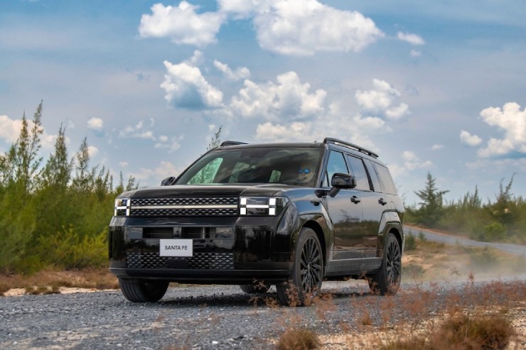 Đối sánh Hyundai Santa Fe và Mazda CX-8 trong SUV 7 chỗ ngồi - 4