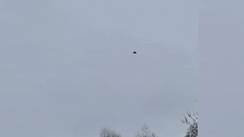 Khoảnh khắc F-16 Ukraine xả pháo 20mm, bắn nổ UAV tự sát Geran-2 của Nga - 1