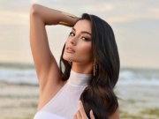 Á hậu cao 1,8 m từ bỏ danh hiệu