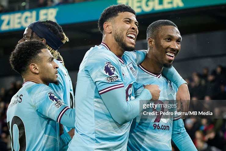 Burnley không chấp nhận bỏ cuộc