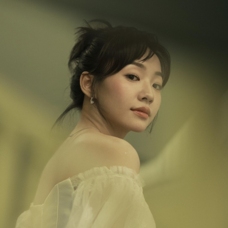 Năm 2023, Hoàng Hà đóng chính trong phim điện ảnh kinh dị "Kẻ ăn hồn", đánh dấu sự thay đổi hoàn toàn so với hình ảnh "nàng thơ", trong trẻo, đáng yêu vốn gắn liền với cô. Năm 2025, Hoàng Hà góp mặt trong dự án điện ảnh "Tay anh giữ một vì sao", đóng cùng Lee Kwang Soo. Đây là tác phẩm điện ảnh hợp tác giữa Việt Nam và Hàn Quốc.  