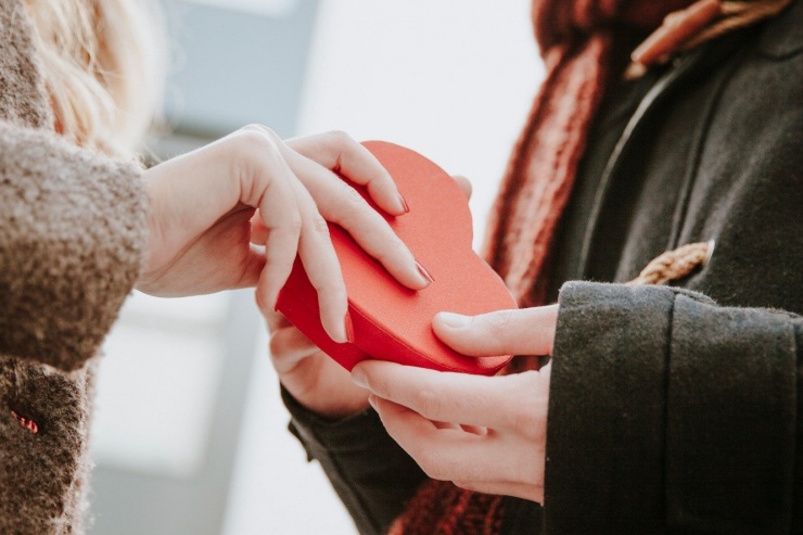 Lời chúc Valentine 14/2 cho bạn trai là món quà tinh thần giản dị nhưng đầy cảm xúc. Ảnh minh họa: Freepik