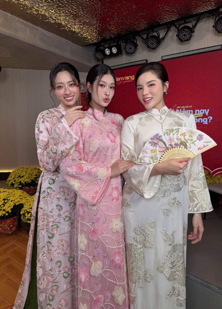 Ảnh sao 13/2: Tăng Thanh Hà đón Tết với hội bạn thân gần 20 năm - 8