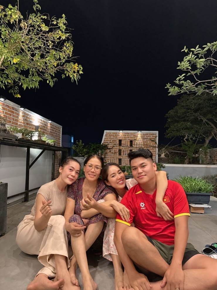 Ảnh sao 13/2: Tăng Thanh Hà đón Tết với hội bạn thân gần 20 năm - 10