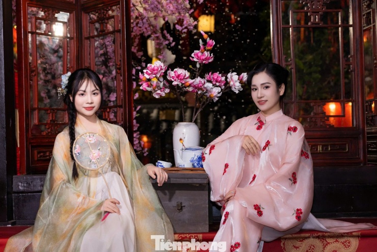 Giới trẻ Thủ đô check-in quán cà phê như ‘phim trường Tết’ - 13