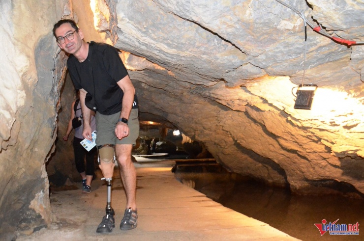 Động là một không gian kín gió, hoang sơ và đầy hấp dẫn