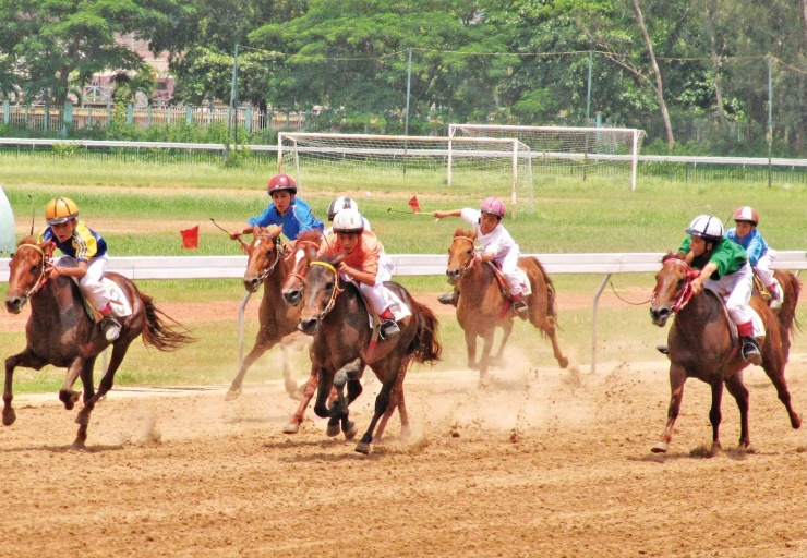 Đua ngựa tại trường đua Phú Thọ thời hoàng kim