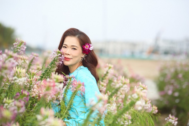 Mỹ Lệ khoe sắc vóc tuổi 53 - 1