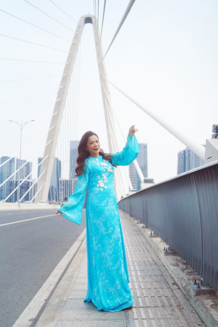 Mỹ Lệ khoe sắc vóc tuổi 53 - 3