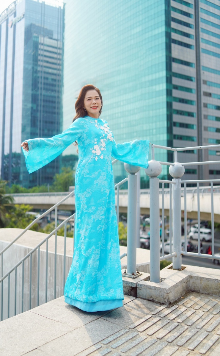 Mỹ Lệ khoe sắc vóc tuổi 53 - 4