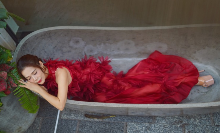 Mỹ Lệ khoe sắc vóc tuổi 53 - 8