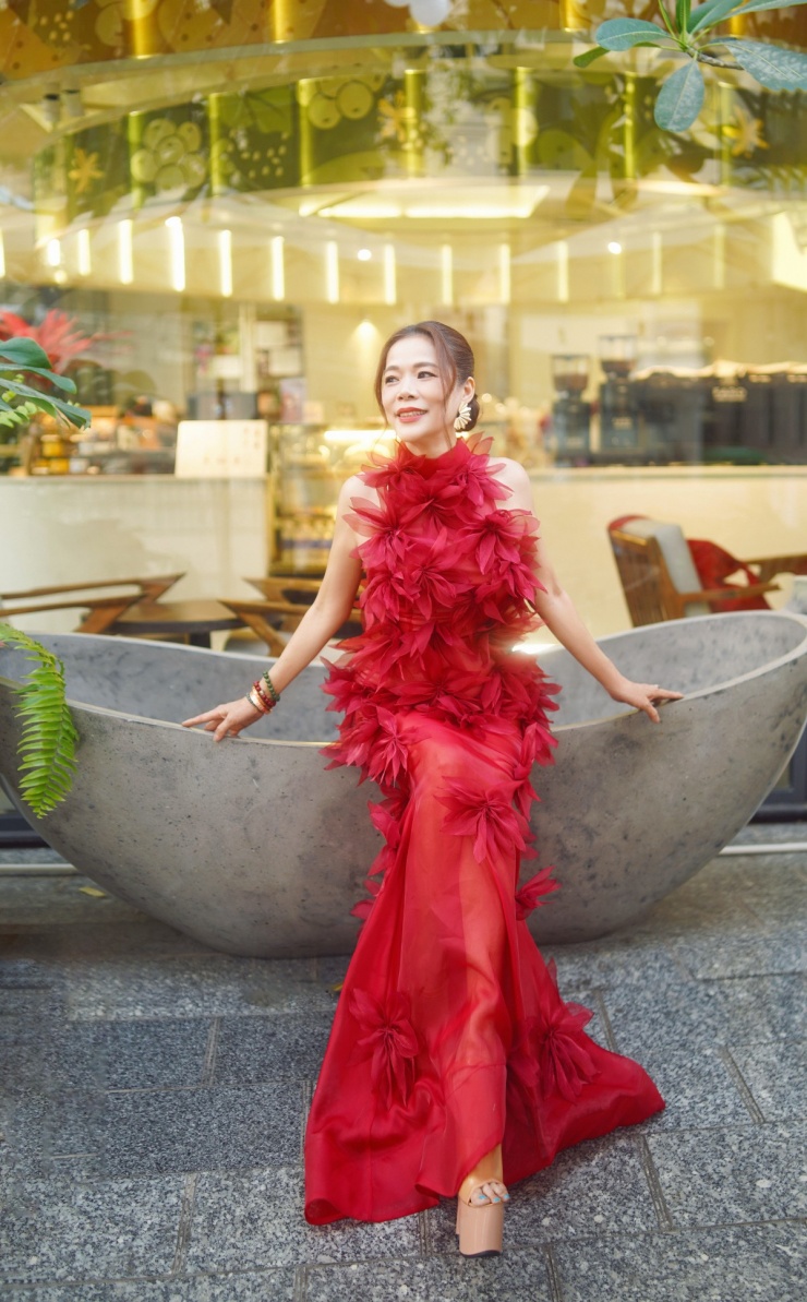 Mỹ Lệ khoe sắc vóc tuổi 53 - 7