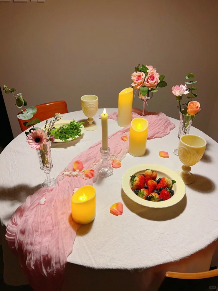 Biến bàn ăn tại gia thành 'nhà hàng' riêng tư dịp Valentine - 4