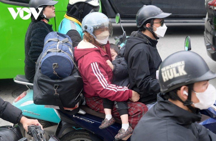 Tình trạng tắc nghẽn kéo dài khiến nhiều người tỏ ra mệt mỏi.