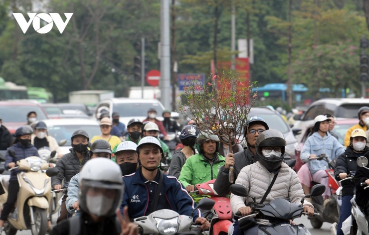 Các phương tiện nhích từng mét để rời Thủ đô.