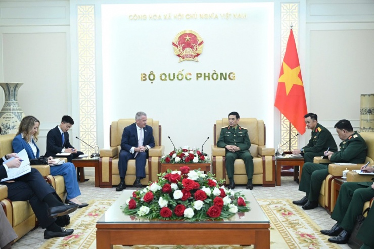 Buổi tiếp Trợ lý Ngoại trưởng Mỹ Michael George DeSombre diễn ra tại trụ sở Bộ Quốc phòng.