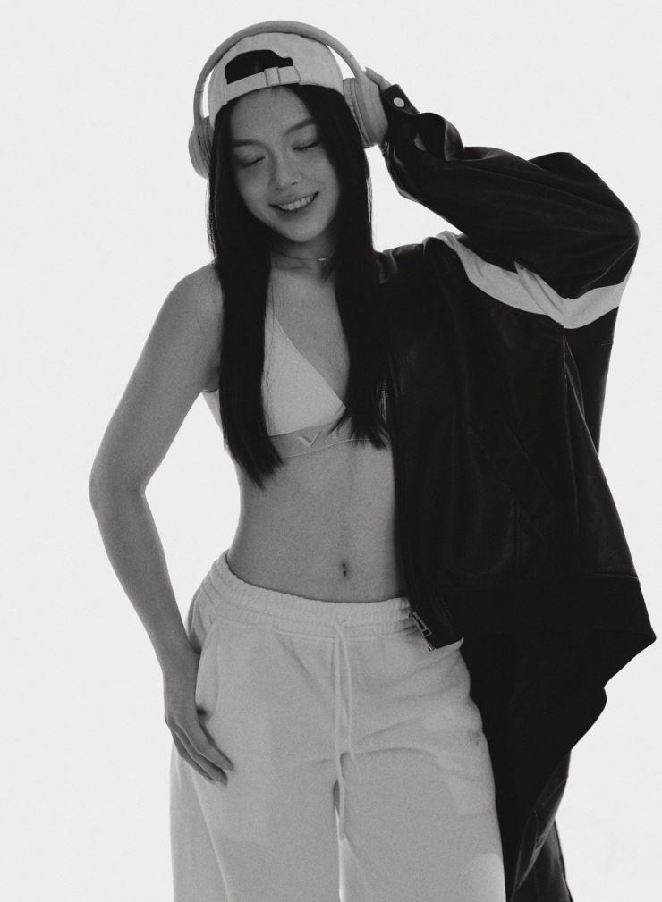 Hình ảnh này ít ai nghĩ Kiều Vy là một VĐV bóng chuyền.