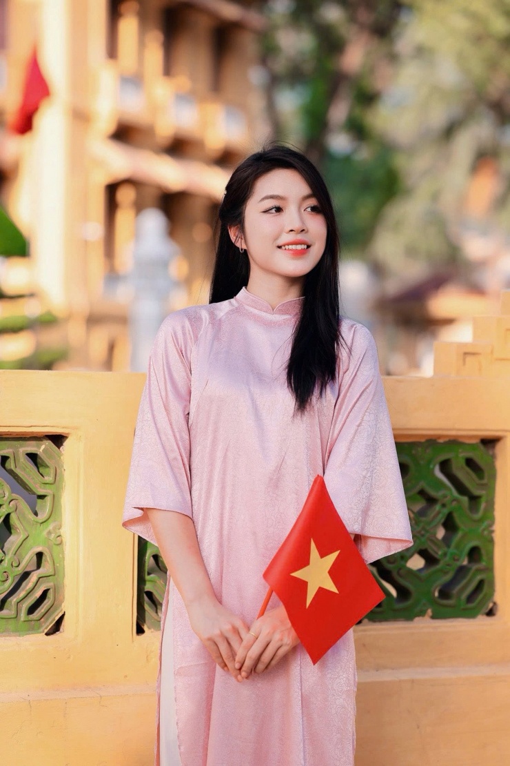 VĐV sinh năm 2006 là một trong những hotgirl bóng chuyền mới của Việt Nam.