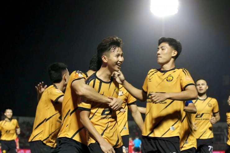 Các cầu thủ xứ Thanh ăn mừng trong một chiến thắng.