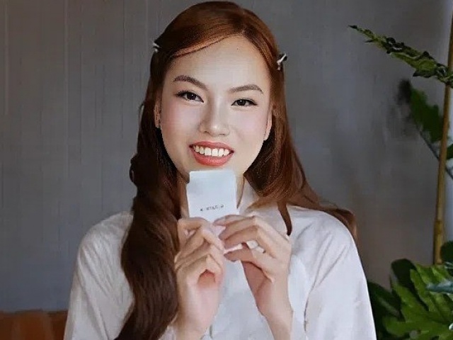 Khám túi sao: Lê Hoàng Phương giữ mác in giá tiền làm kỷ niệm