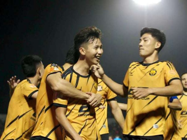 Nợ lương chồng chất, Đông Á Thanh Hóa gồng mình vượt khó, NHM xứ Thanh chung tay “cứu“ đội