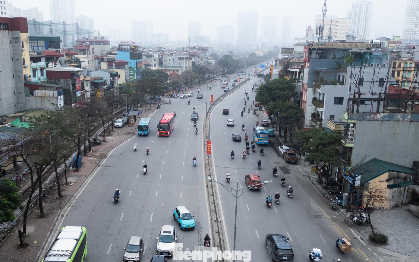 Trái ngược với cảnh ùn tắc nơi cửa ngõ, ở chiều ngược lại, các trục đường hướng vào nội thành lại rất "dễ thở", phương tiện lưu thông thuận lợi.