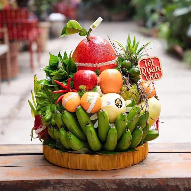 Mâm ngũ quả kết hợp nhiều loại trái cây, đáp ứng nhu cầu đa dạng của người tiêu dùng. Ảnh chụp màn hình.